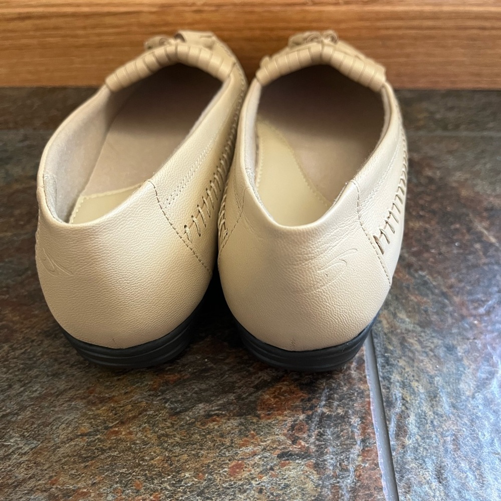 New women's Dr. Scholl’s Kiltie tassel slip on loafers.Cream/light tan.Size 6.5 - Picture 5 of 8